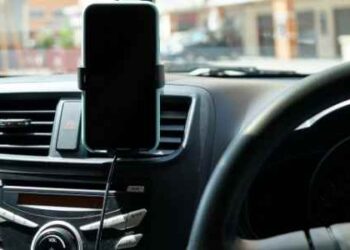 What is the role of wireless charging in enhancing the workplace experience