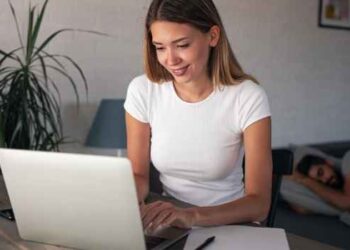 3 Topics Covered in Online French Courses for Native Speakers