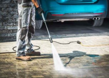 7 Steps on Pressure Washing a Concrete or Brick Driveway