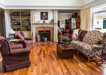 A Guide to Home Decorating with Antiques and Vintage Pieces