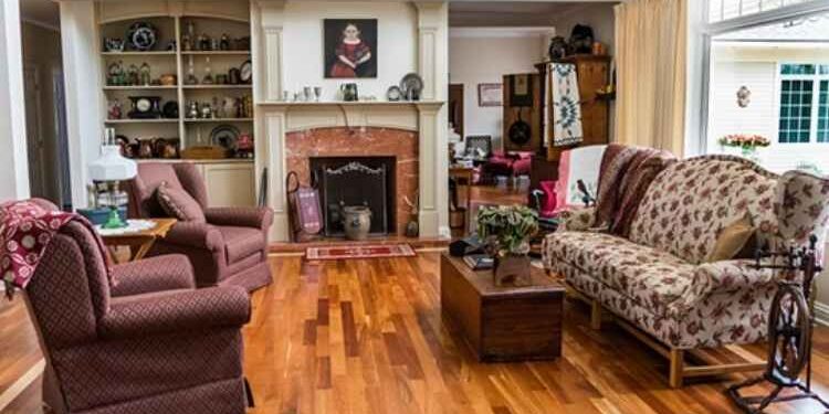 A Guide to Home Decorating with Antiques and Vintage Pieces