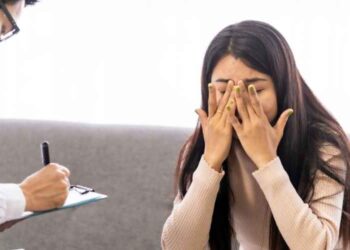 Six Signs a Person is Suffering from a Mental Health Problem and Must-See a Psychiatrist