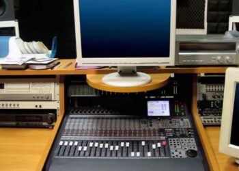 The 3 Pieces Of Must-Have Sound Equipment That You NEED To Record Music In A Live Session In The Studio