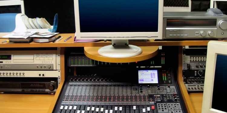 The 3 Pieces Of Must-Have Sound Equipment That You NEED To Record Music In A Live Session In The Studio