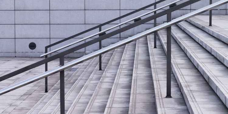 How To Choose Materials For Outside Handrails