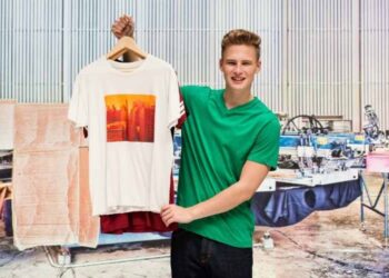 Make a Stylish Impression This Year with Printed T-shirts for Men
