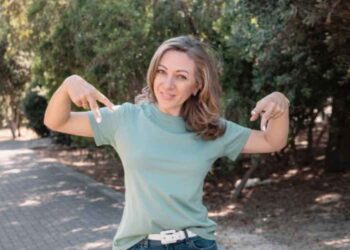 Easy Ways To Style Women's Sports T-shirts