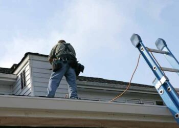 What Qualifications Does a Roofer Need
