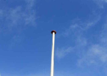 Summer Flag: How To Make a Garden Flag