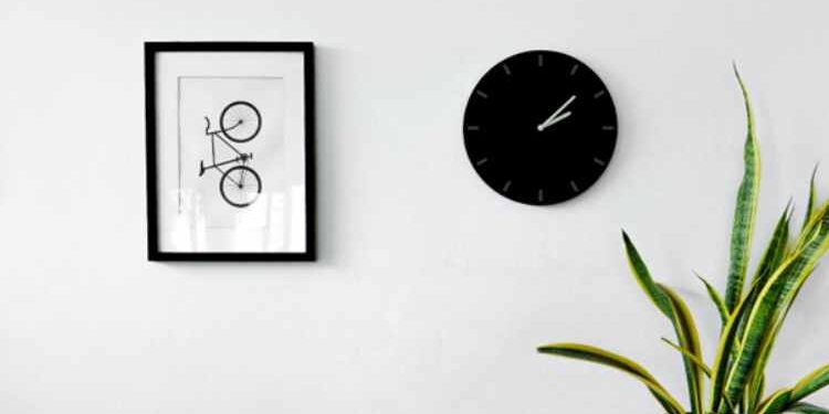 5 Wall Clocks That Can Elevate Your Bedroom Walls