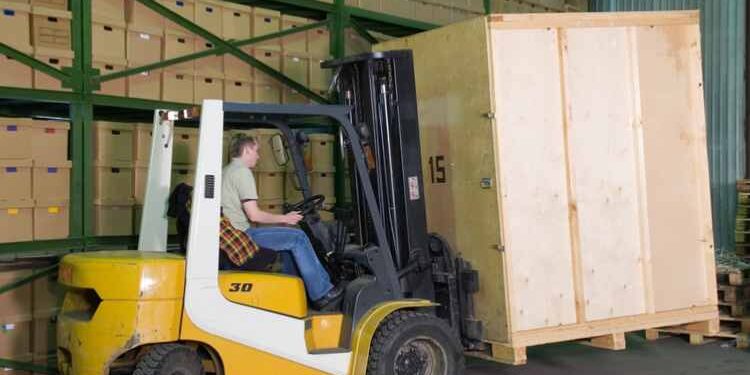 Forklift License is a Must-Have for Warehouse Professionals