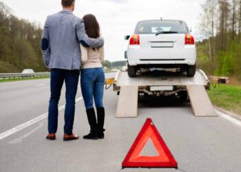 Factors to consider before hiring car towing services