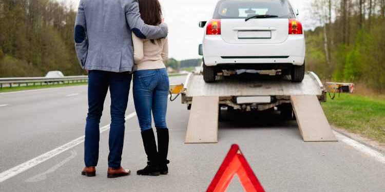 Factors to consider before hiring car towing services