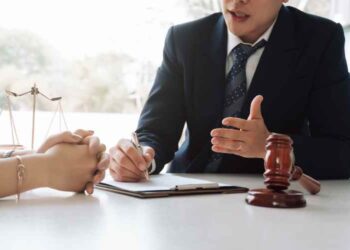 5 Signs That It’s Time to Hire a Workers Comp Lawyer