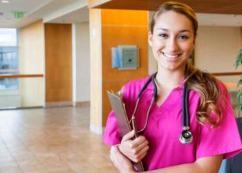 5 Tips for Choosing Your Nursing Scrubs