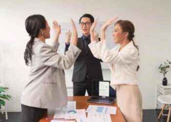 10 Ultimate Ways To Think Positively Even When Facing Pressure at Work