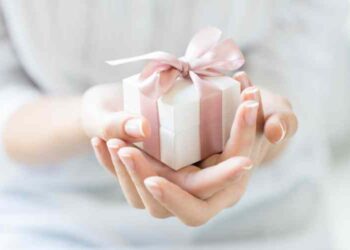 From the Heart: Thoughtful and Heartwarming Gift Box Inspirations