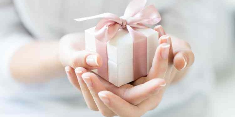 From the Heart: Thoughtful and Heartwarming Gift Box Inspirations