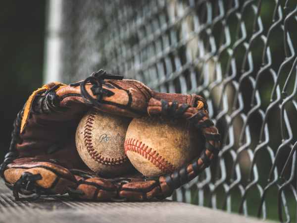 How to Choose a Baseball Glove?