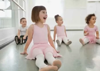 Dressing Your Children: A Guide to Style, Comfort, and Practicality