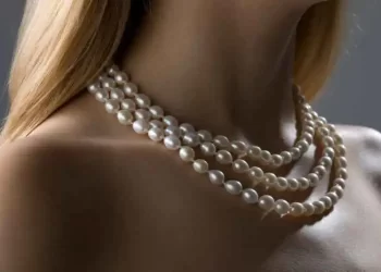 Dazzling Details How to Choose the Top Rice Pearl Necklace for Your New Year's Dress