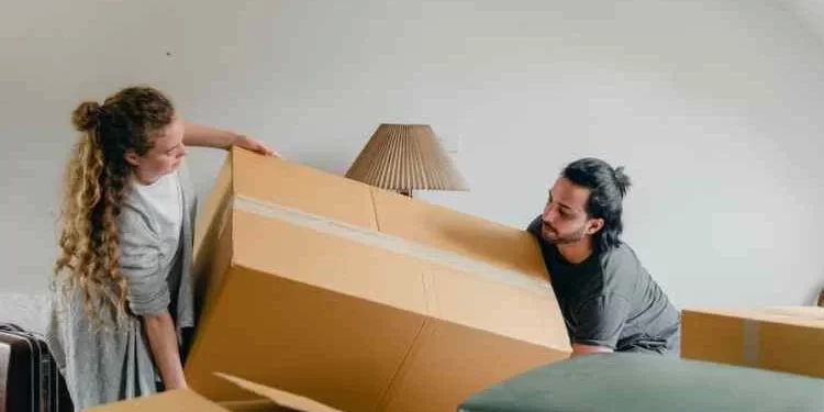 5 Benefits of Considering Shipping Services When Moving