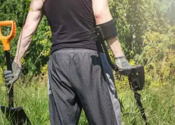 Selecting the Best Headphones for Metal Detectors to Enhance Explorations