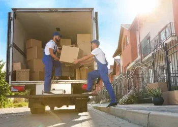 How Technology is Revolutionizing Courier Services in Dubai
