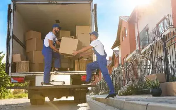 How Technology is Revolutionizing Courier Services in Dubai